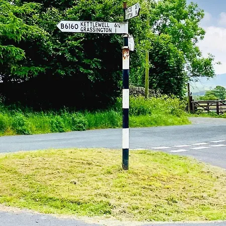 Monkholme View * Threshfield